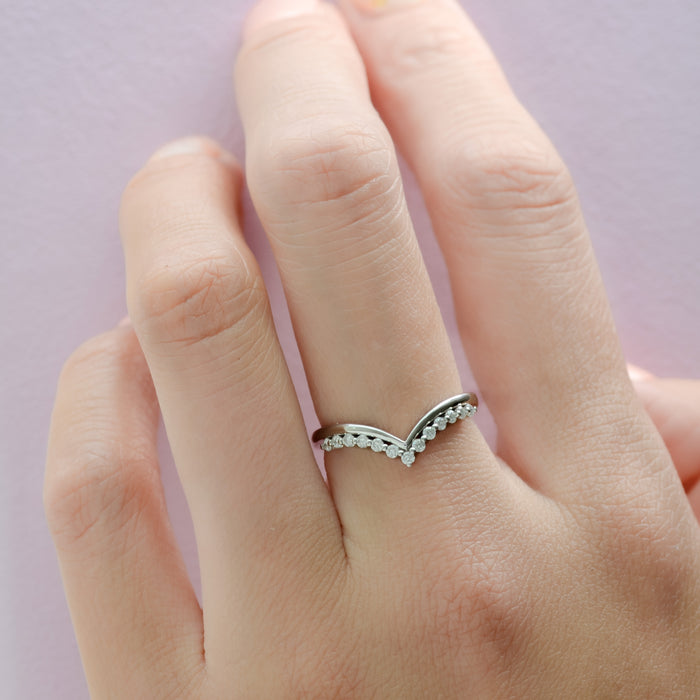 Dewdrop | Moissanite Curved Contour Band