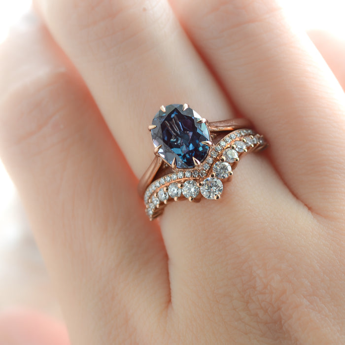 Lilith | Solitaire Oval Alexandrite Ring