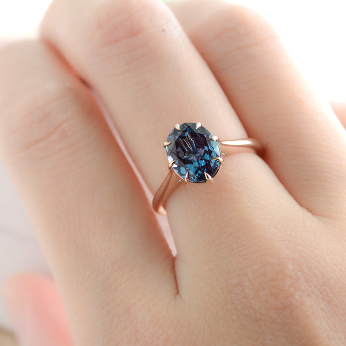 Lilith | Solitaire Oval Alexandrite Ring